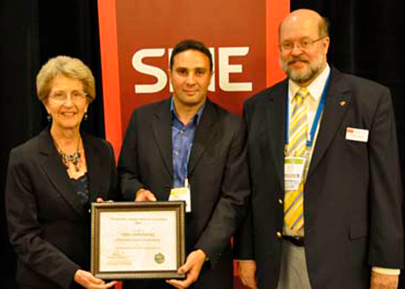 Tamer_Elazhary_Award.webp 2013 Scholar Tamer Elazhary, Tina Kidger,